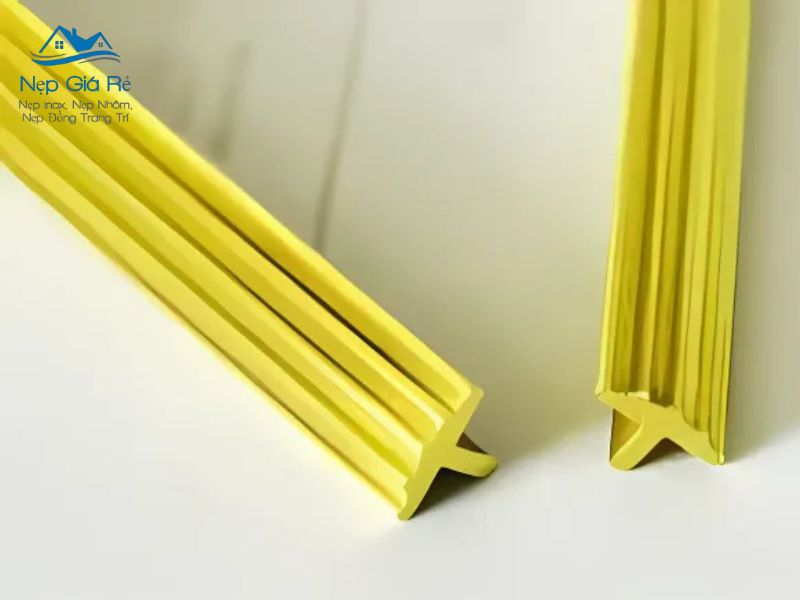 Đặc điểm Nổi Bật Của Nẹp Đồng Thau T10 Gân