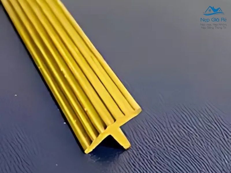 Đặc điểm Nổi Bật Của Nẹp Đồng Thau T15 Gân