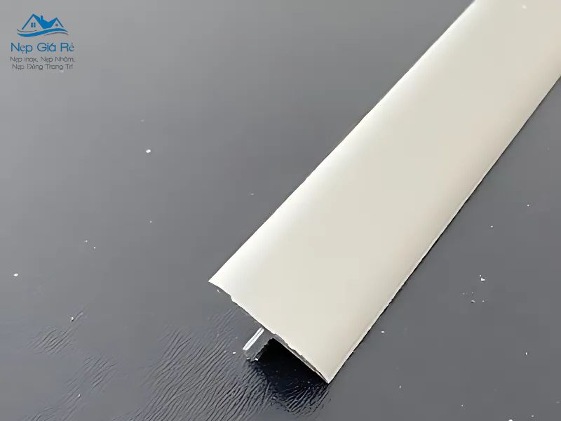 Đặc điểm Nổi Bật Của Nẹp Nhôm T20x3mm