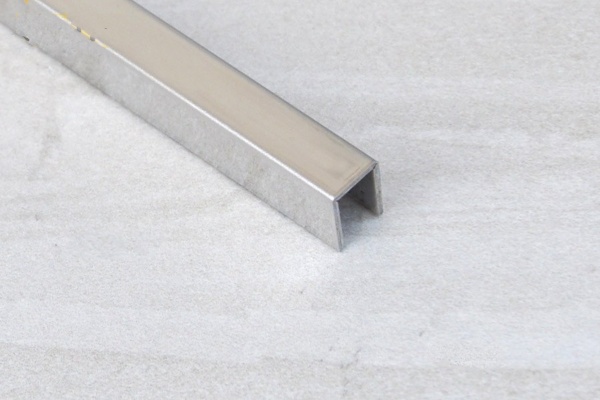 Ưu Điểm Của Nẹp Trang Trí Inox Chữ U8mm Giá Rẻ - nẹp inox u8mm (1)