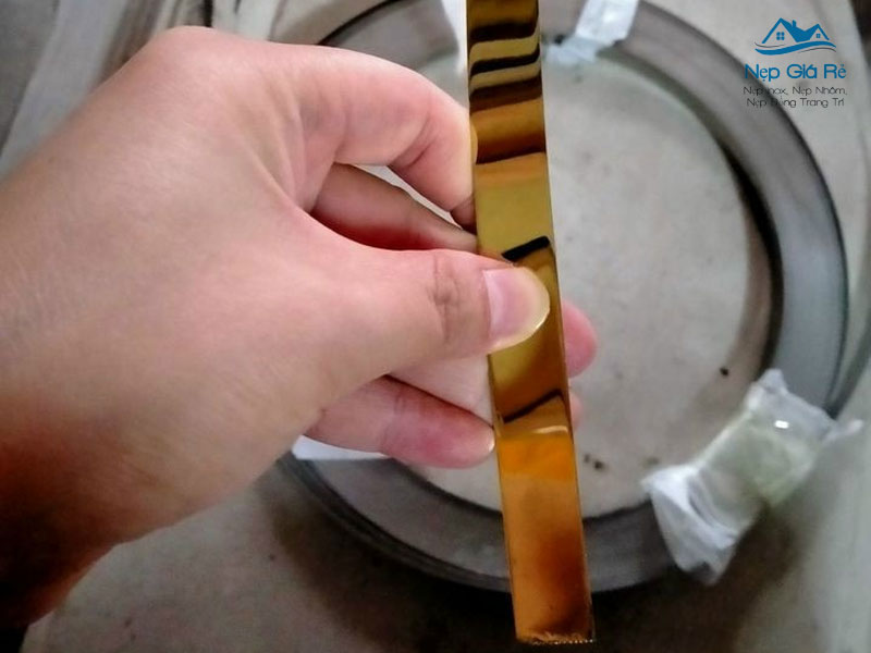 Dac-diem-noi-bat-cua-nep-inox-la-cuon-nepgiare