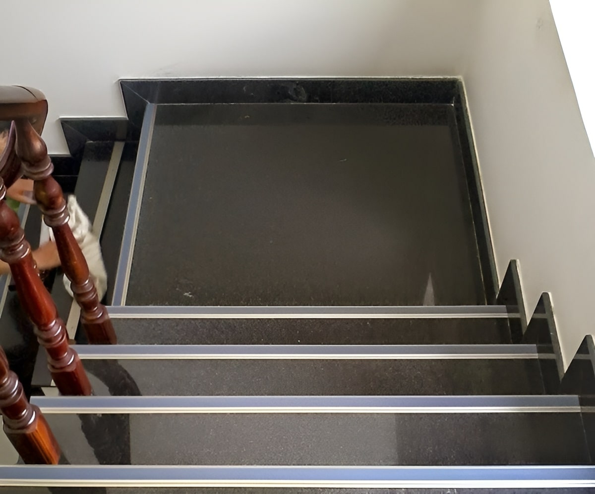 Mẫu nẹp nhôm cầu thang CT04 cho nhà ở tại Nẹp Giá Rẻ