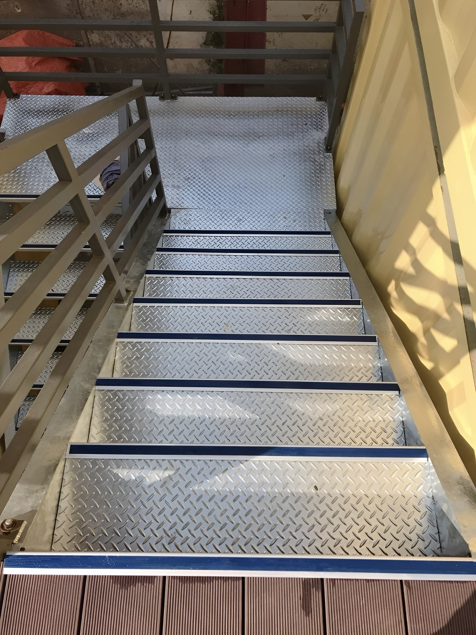 Nẹp nhôm cầu thang CT03 ở cầu thang làm bằng vật liệu sắt