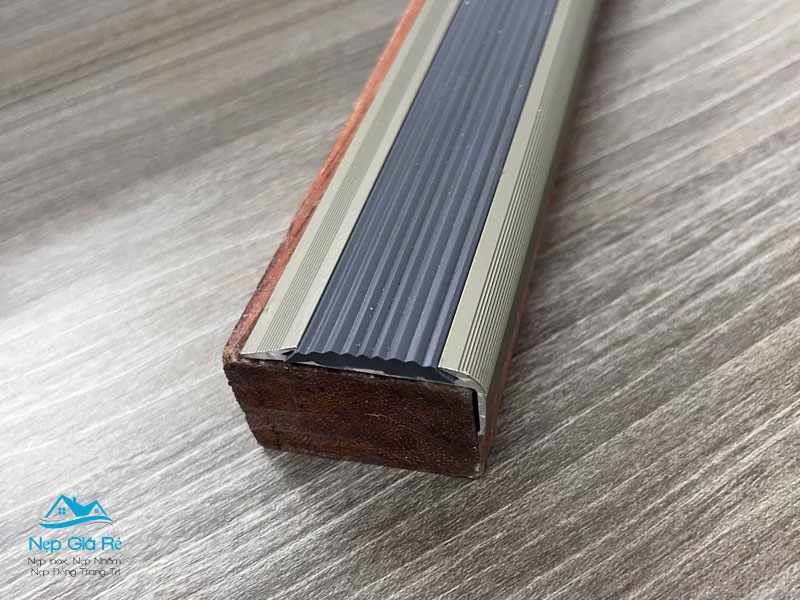 Thong-so-ky-thuat-cua-nep-nhom-chong-truot-nlp12-nepgiare