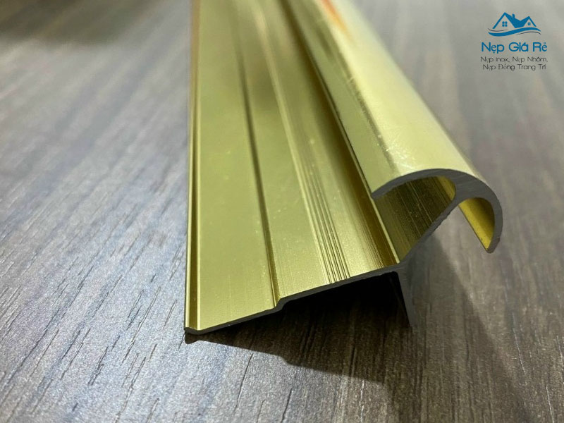Ung-dung-cua-nep-goc-duong-my3-5mm-trong-trang-tri-noi-that-nepgiare