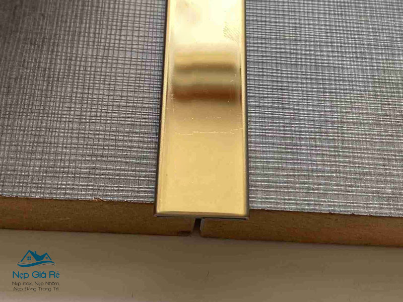 Ung-dung-cua-nep-inox-304-t15mm-nepgiare