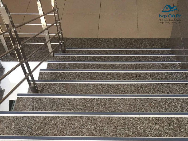 Ung-dung-cua-nep-nhom-chong-truot-tl30-nepgiare