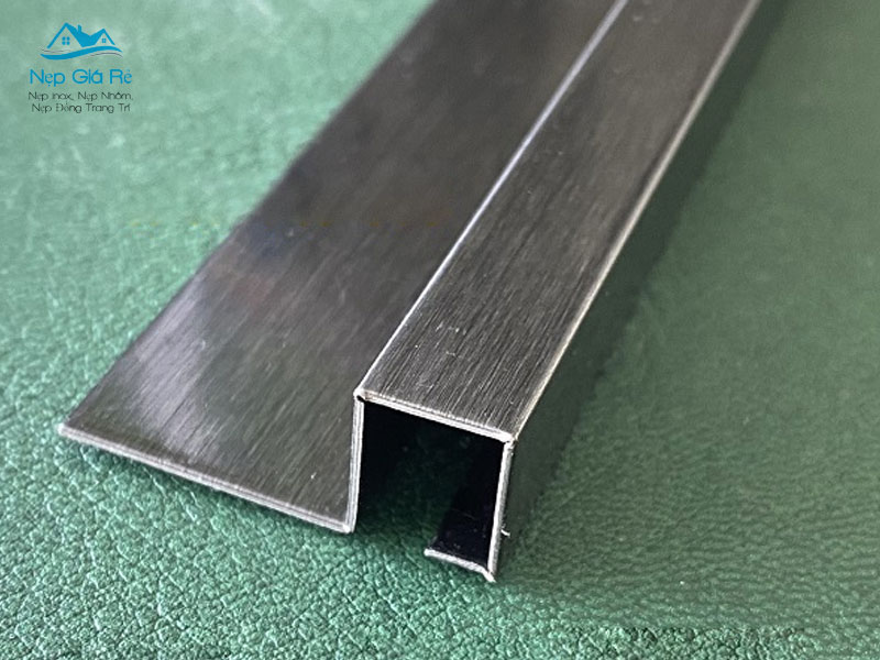 Dac-diem-noi-bat-cua-nep-inox-bo-vuong-s-gv12-nepgiare