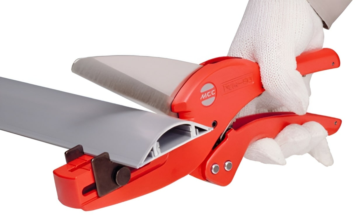 Nẹp nhôm bo cạnh TSD050 màu inox có thể dùng kéo cắt nẹp chuyên dụng cắt dễ dàng