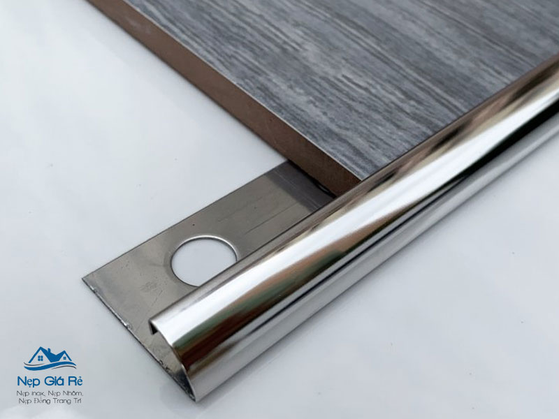 Thong-so-ky-thuat-cua-nep-inox-op-goc-tron-s-gt12-vang-bong-nepgiare
