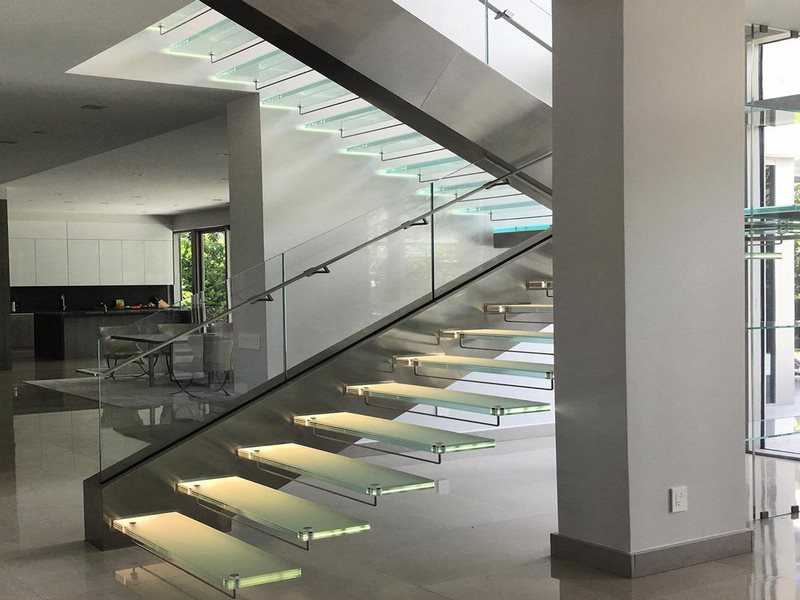 Mẫu Cầu Thang Kính Cường Lực Đẹp Sang An Toàn