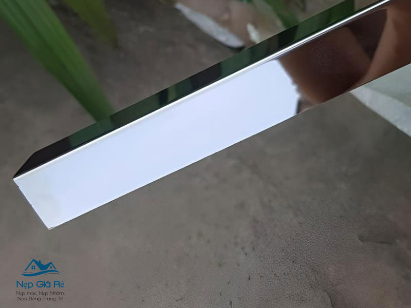 Dac-diem-noi-bat-cua-thanh-nep-v-inox-20-20-1-nepgiare