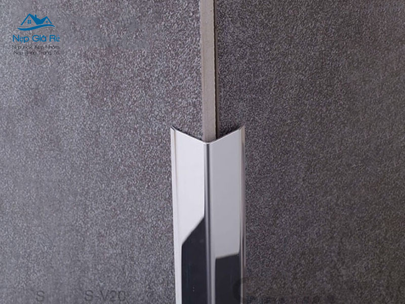 Ung-dung-cua-thanh-nep-v-inox-30×30-nepgiare