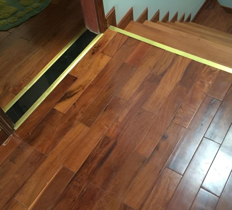 Sử dụng nẹp inox chữ T kết nối sàn gỗ