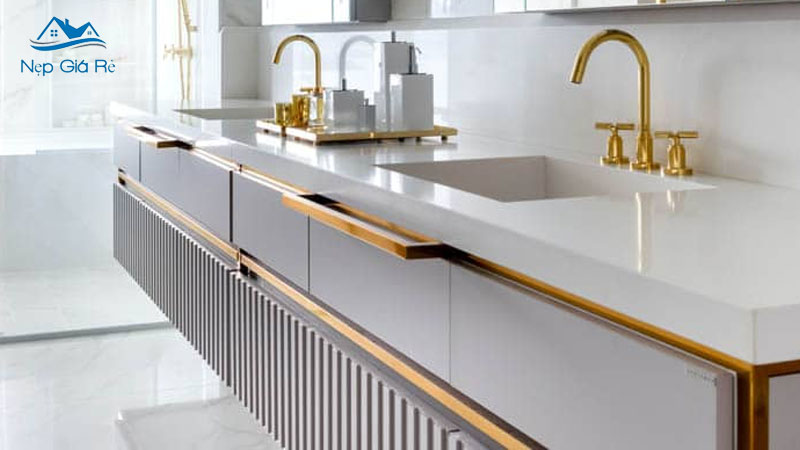 Nep-nhom-trong-phong-tam-loi-ich-va-tinh-tham-my-nepgiare