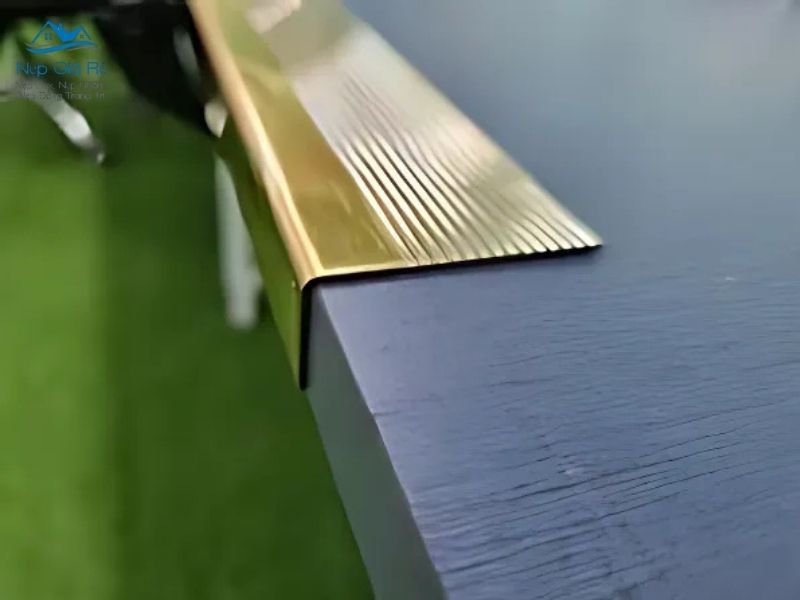 Đặc điểm Của Nẹp Chống Trơn Trượt L50