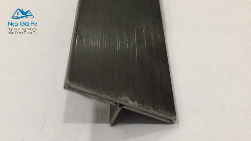 Bang-gia-nep-inox-tai-lam-dong-u-t-v-chi-tiet-nepgiare