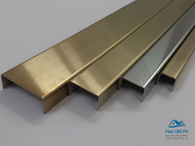 Gia-cua-nep-inox-tai-thanh-pho-ho-chi-minh-co-dat-khong-nepgiare