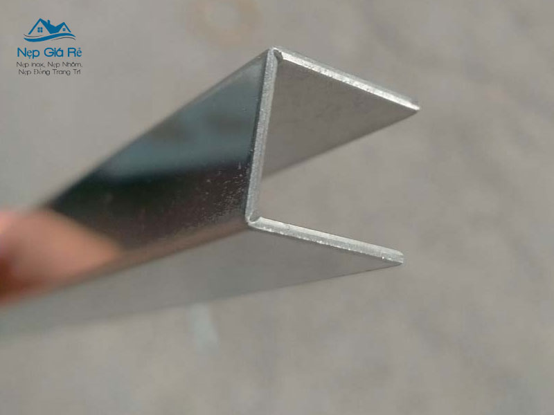 Vi-sao-nep-inox-duoc-ua-chuong-trong-trang-tri-noi-that-nepgiare