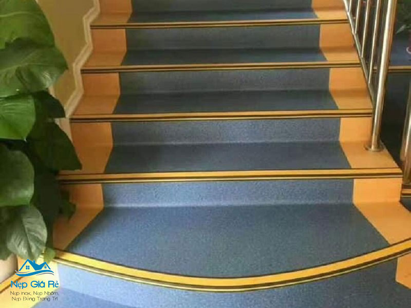 Chong-tron-cau-thang-nepgiare