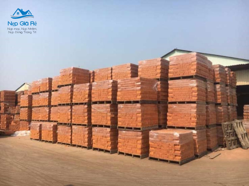 Gach-chi-trang-tri-la-gi-nepgiare