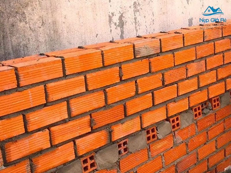 Ung-dung-cua-gach-chi-trang-tri-nepgiare