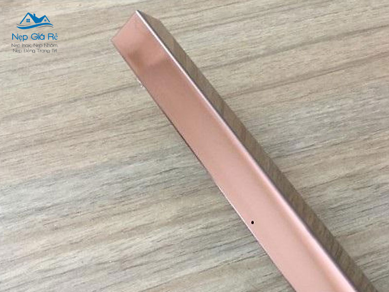 Doi-net-ve-nep-inox-vang-hong-nepgiare