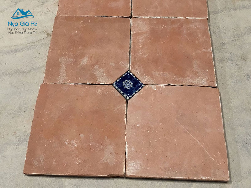 Gach-gom-trang-tri-la-gi-nepgiare