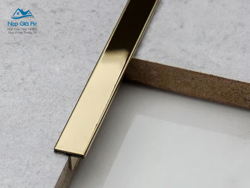 Loi-ich-khi-su-dung-nep-inox-ngoai-troi-nepgiare