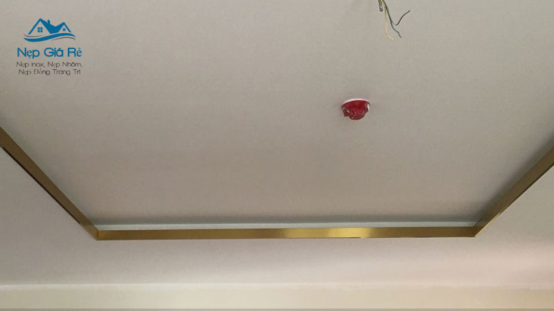 Nep-inox-tran-thach-cao-xu-huong-trang-tri-noi-that-hien-dai-nepgiare