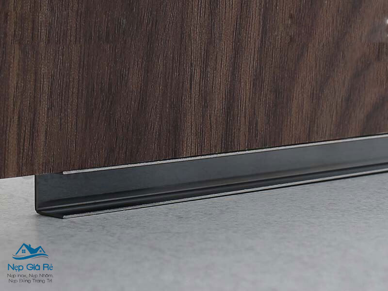 Ung-dung-cua-nep-inox-mau-den-1nepgiare