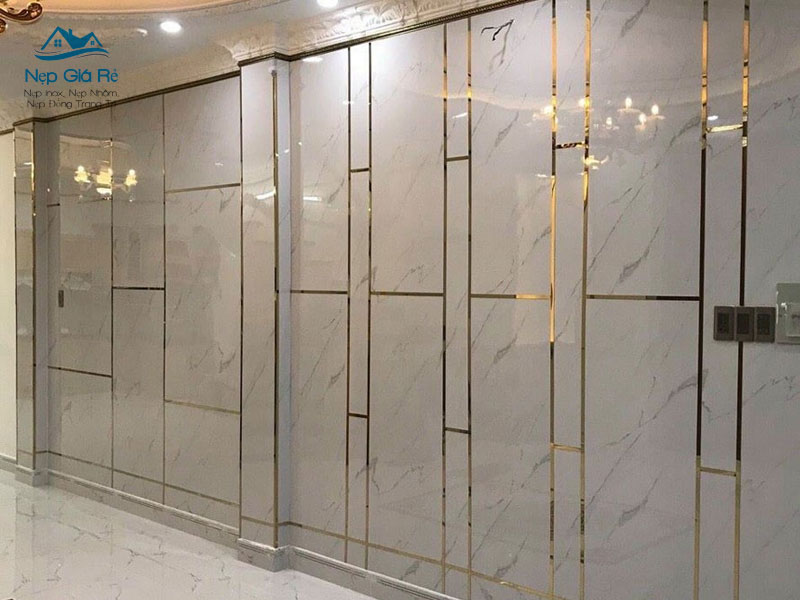 Ung-dung-cua-nep-inox-vang-guong-nepgiare