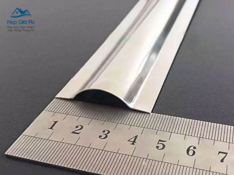Dac-diem-cua-ghen-ban-nguyet-inox-d40-nepgiare