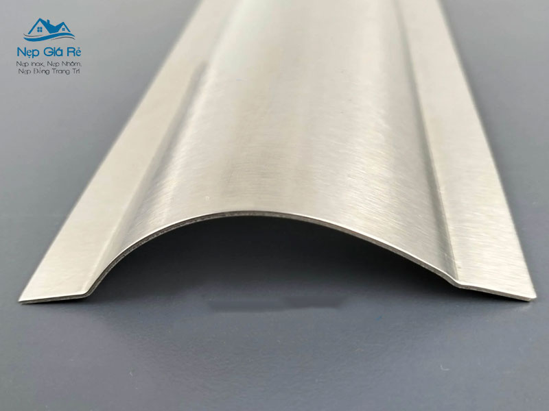 Ung-dung-cua-ghen-ban-nguyet-inox-d80-nepgiare