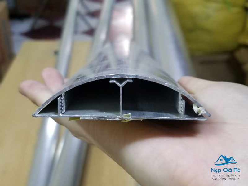 Ung-dung-nep-ban-nguyet-nhom-d120-nepgiare