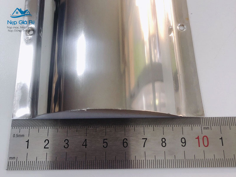 Uu-diem-cua-ghen-ban-nguyet-inox-d100-nepgiare