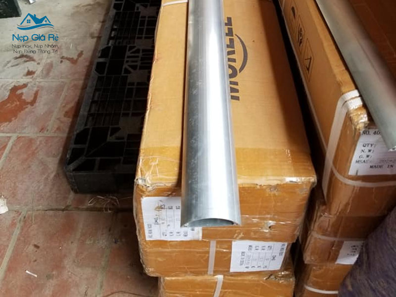 Uu-diem-cua-nep-ban-nguyet-nhom-d120-nepgiare