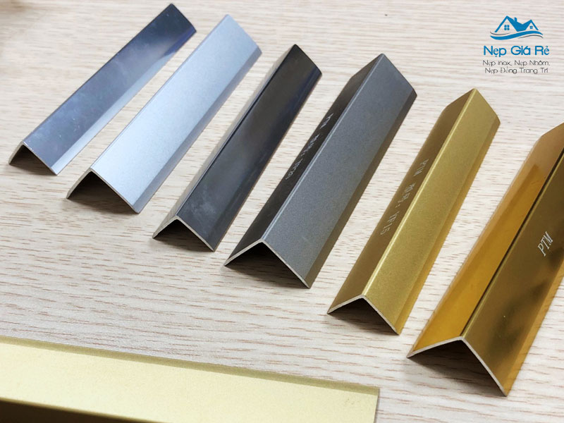 Nep-inox-chu-v-diem-nhan-tinh-te-trong-decor-nha-hang-nepgiare