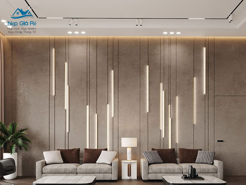 Trang-tri-phong-khach-voi-nep-inox-chu-l-nepgiare