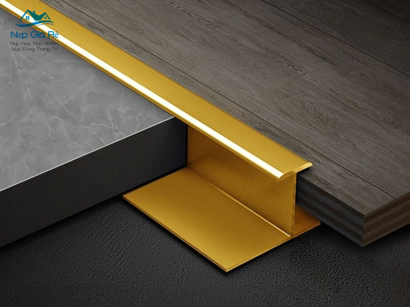 Su-dung-nep-dong-khi-thiet-ke-noi-that-nepgiare