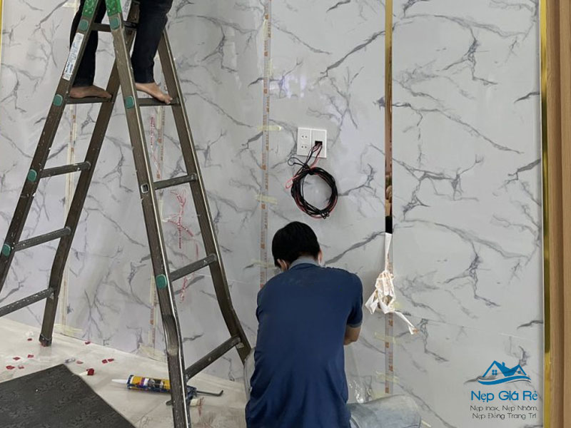 Ung-dung-cua-nep-la-cuon-inox-san-keo-nepgiare