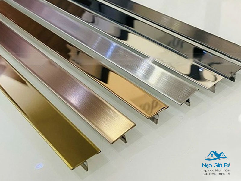 Ung-dung-nep-inox-chu-t-trong-thiet-ke-noi-that-nha-gac-lung-nepgiare