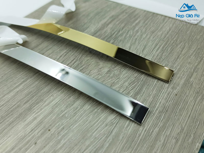 Ung-dung-nep-la-inox-khi-thiet-ke-noi-that-nha-hai-tang-nepgiare