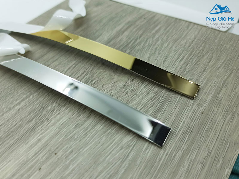 Nep-la-inox-mau-den-diem-nhan-hoan-hao-cho-phong-ngu-nam-nepgiare