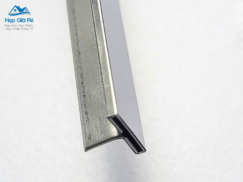 Ung-dung-cua-nep-t-inox-xuoc-trong-phong-ngu-nepgiare