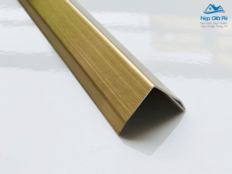 Nep-v-inox-xuoc-chi-tiet-hoan-thien-tinh-te-cho-phong-ngu-nepgiare