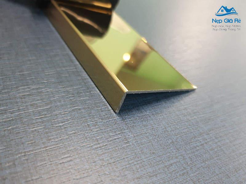 Ung-dung-nep-inox-chu-l-trong-trang-tri-can-ho-chung-cu-nho-nepgiare