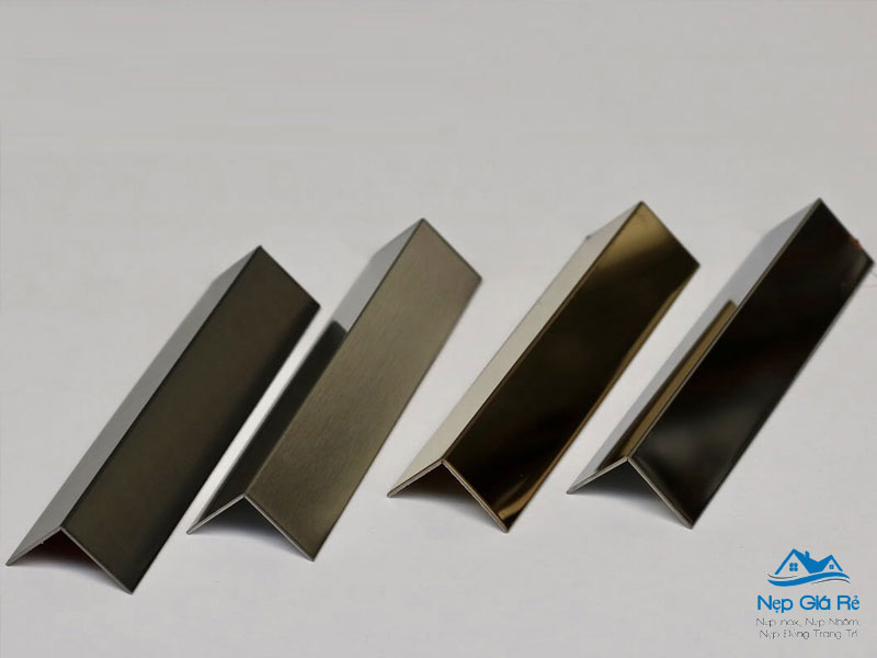 Ung-dung-nep-v-inox-trong-thiet-ke-phong-khach-lien-bep-nepgiare