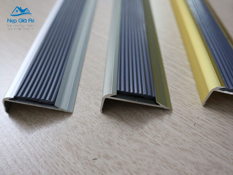 Bang-gia-nep-chong-truot-cau-thang-cac-loai-tai-ben-tre-nepgiare