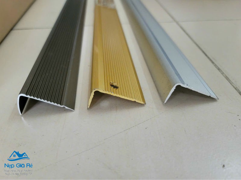 Bang-gia-nep-chong-truot-cau-thang-tai-bac-ninh-nepgiare